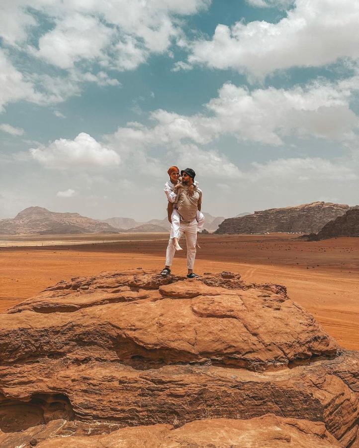 Appartamento Sun Luxury Camp &Tour Wadi Rum Esterno foto